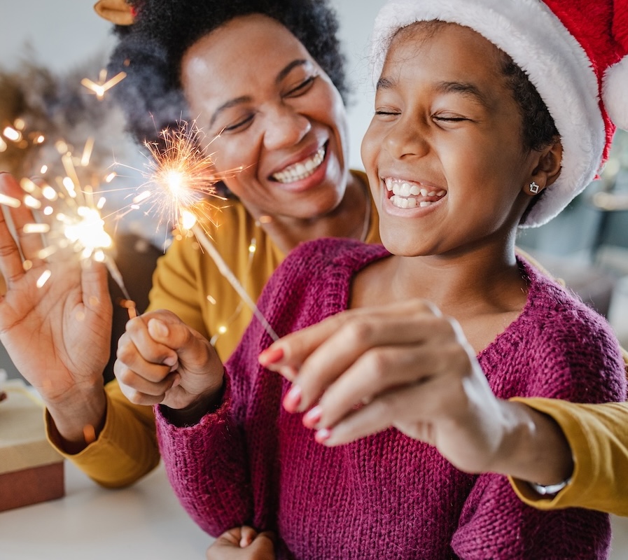 mom-daughter-sparkler